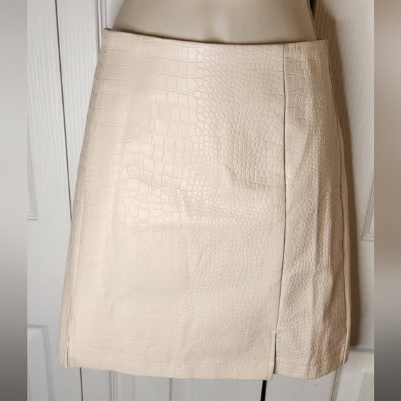 Mi Ami Francesca's faux leather skirt ivory white nwt size medium snake skin - Picture 1 of 9